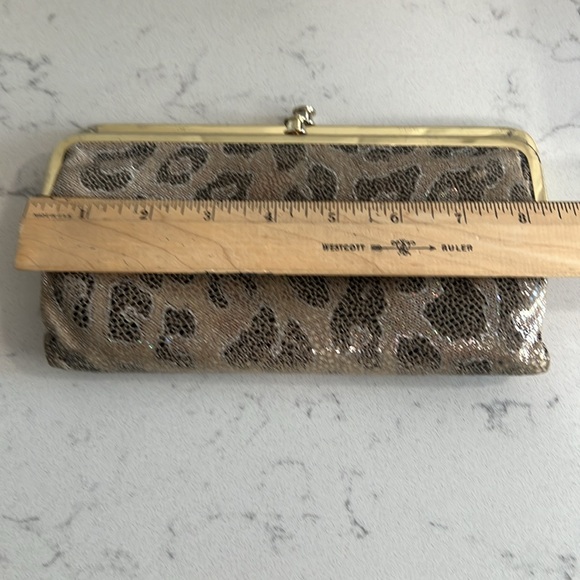 HOBO Lauren Cheetah Shimmer print - Picture 11 of 12